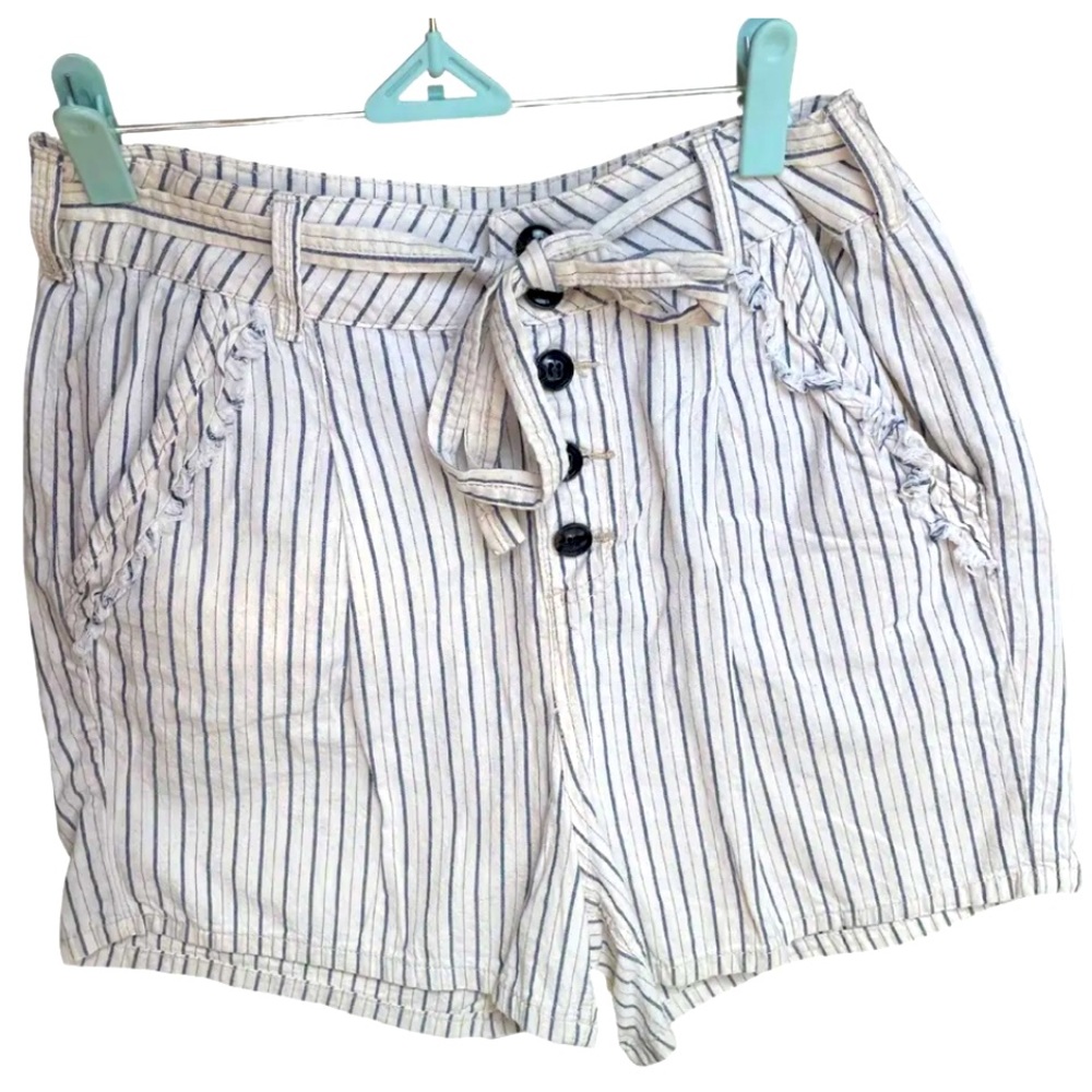 Women’s Size 12 Cotton Cream Paperbag Style Shorts With Navy stripes By Venus